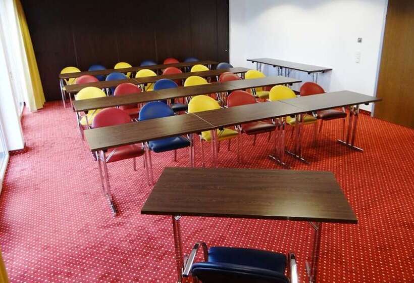 בית מלון כפרי Amedia Express Sattledt, Trademark Collection By Wyndham