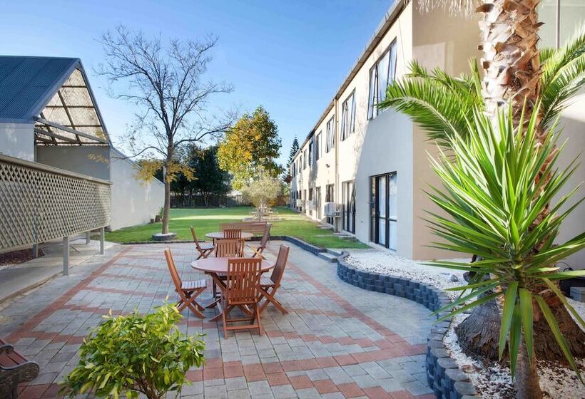 هتل Auckland Airport Kiwi