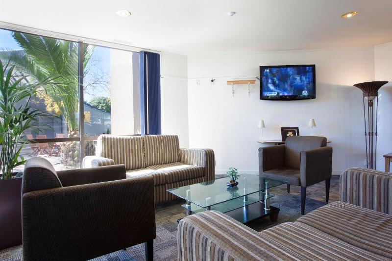 هتل Auckland Airport Kiwi