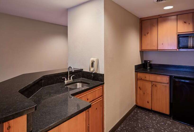 فندق Best Western Greenfield Inn