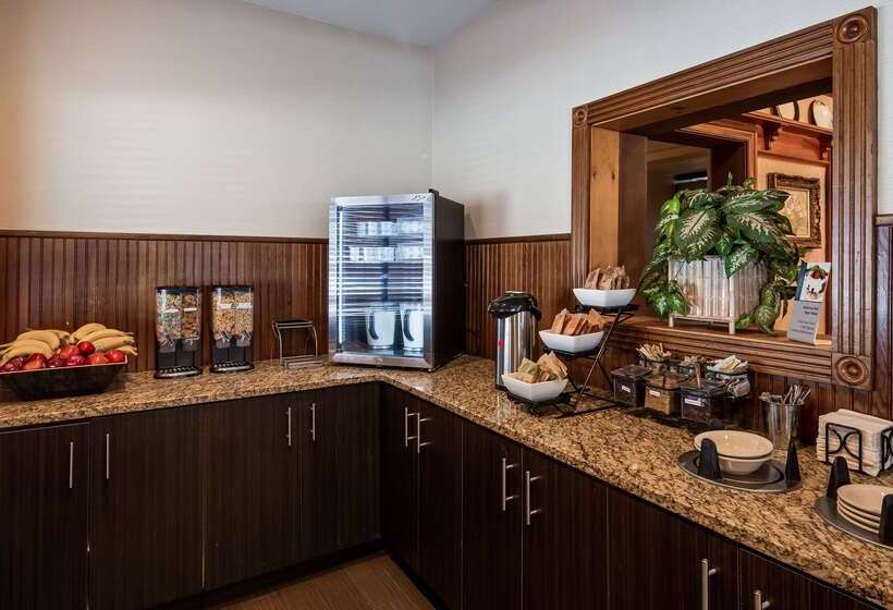 فندق Best Western Greenfield Inn