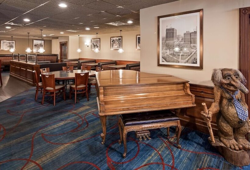 فندق Best Western Greenfield Inn