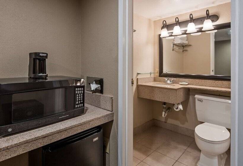 فندق Best Western Greenfield Inn