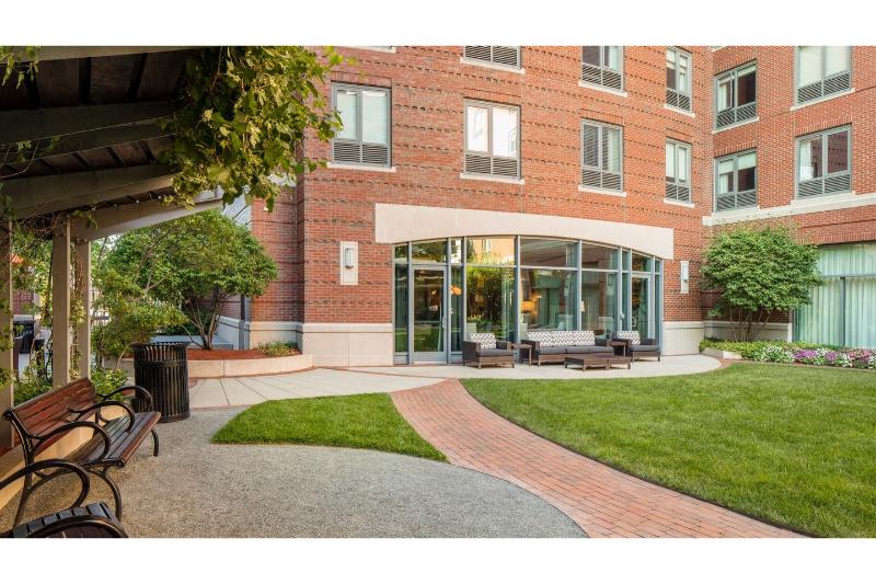 فندق Courtyard By Marriott Boston Brookline