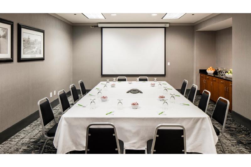 فندق Courtyard By Marriott Boston Brookline