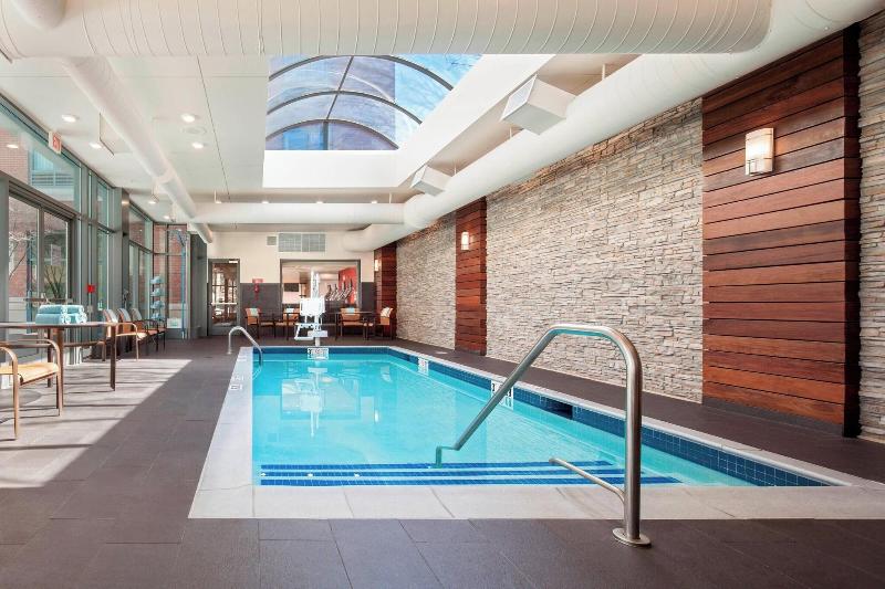 هتل Courtyard By Marriott Boston Brookline