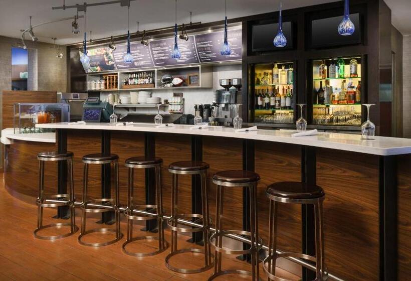 ホテル Courtyard Boston South Boston