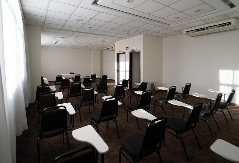 בית מלון כפרי Executive Inn