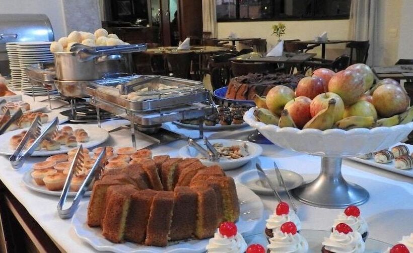 בית מלון כפרי Executive Inn