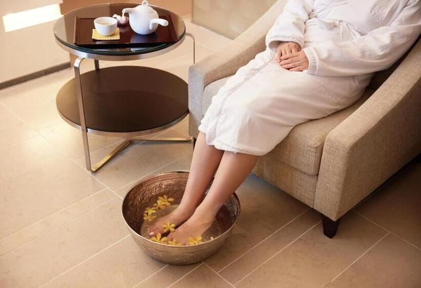 Four Seasons Hotel Tokyo At Marunouchi