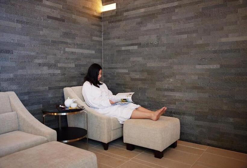 Four Seasons Hotel Tokyo At Marunouchi