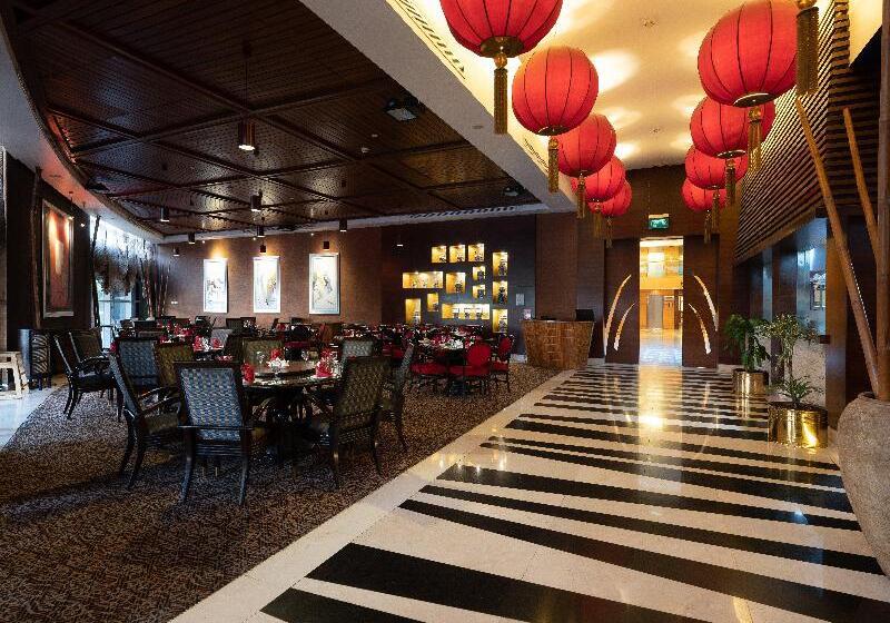 هتل Holiday Inn Kuwait By Ihg