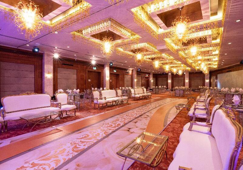 هتل Holiday Inn Kuwait By Ihg