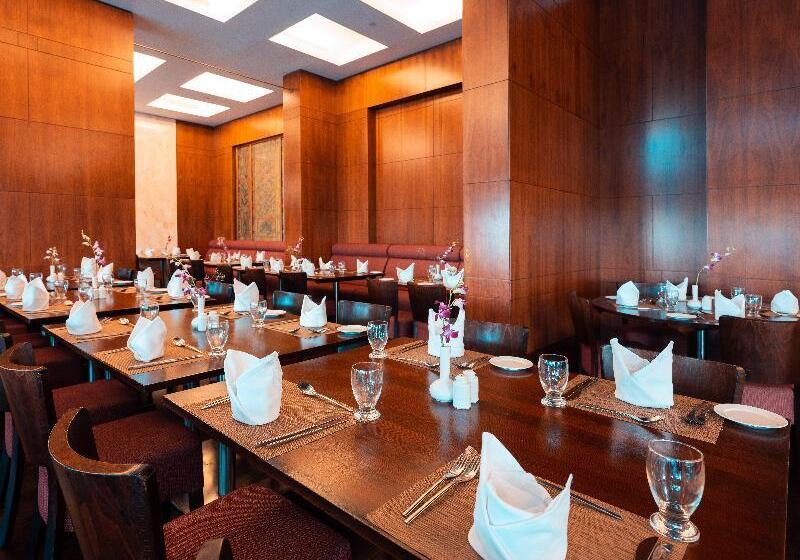 هتل Holiday Inn Kuwait By Ihg