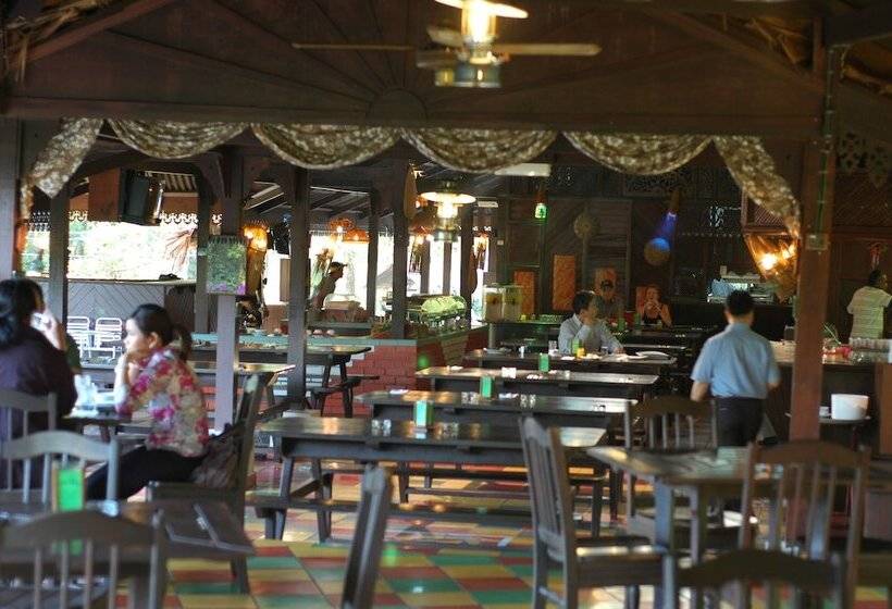 هتل Kampung Tok Senik Resort