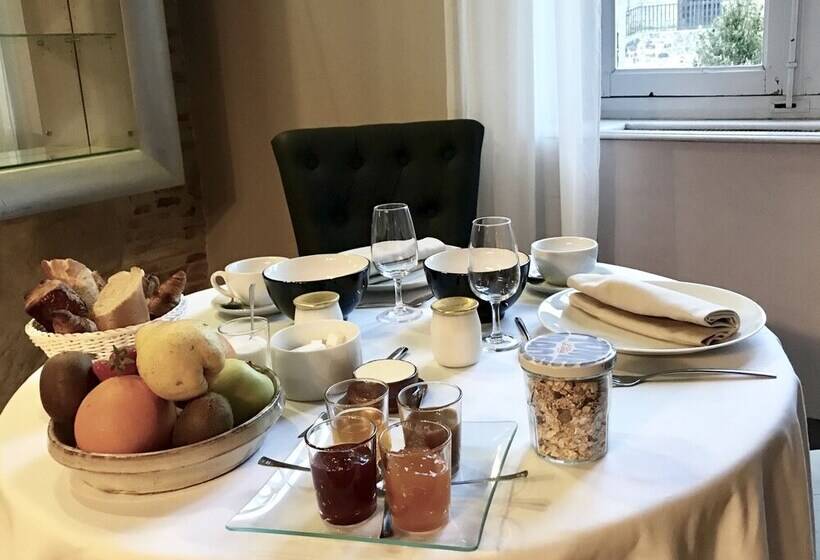 فندق Château De La Pomarède