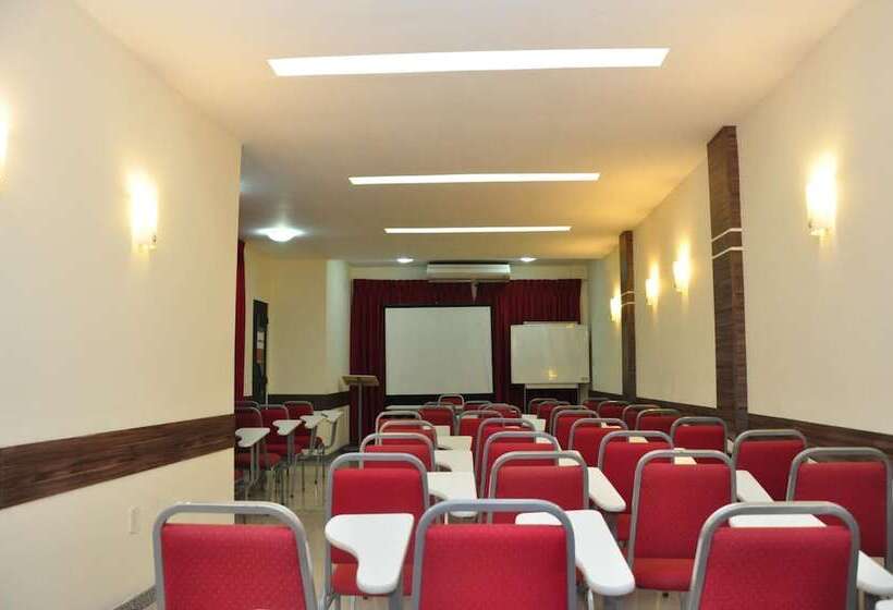 Отель Machado´s Plaza