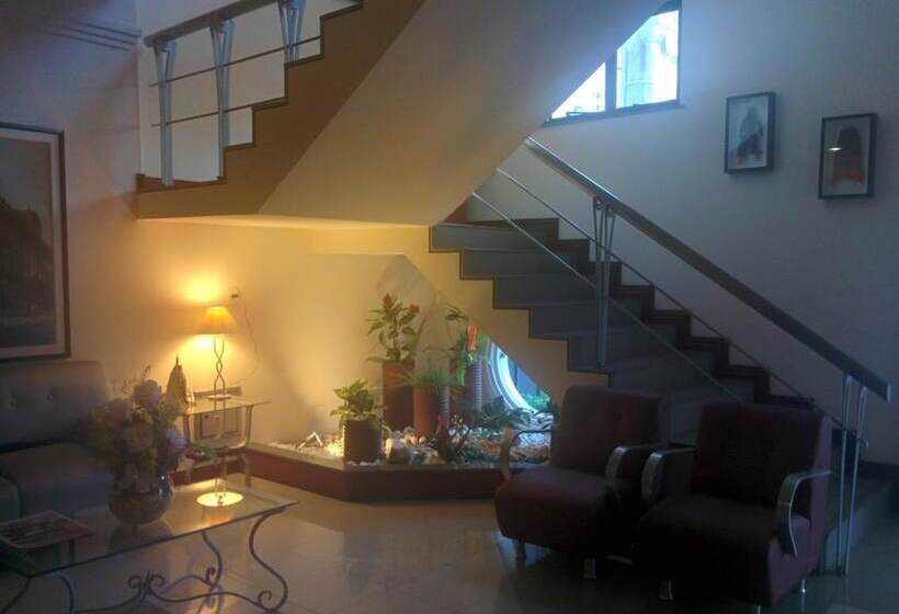 Отель Machado´s Plaza