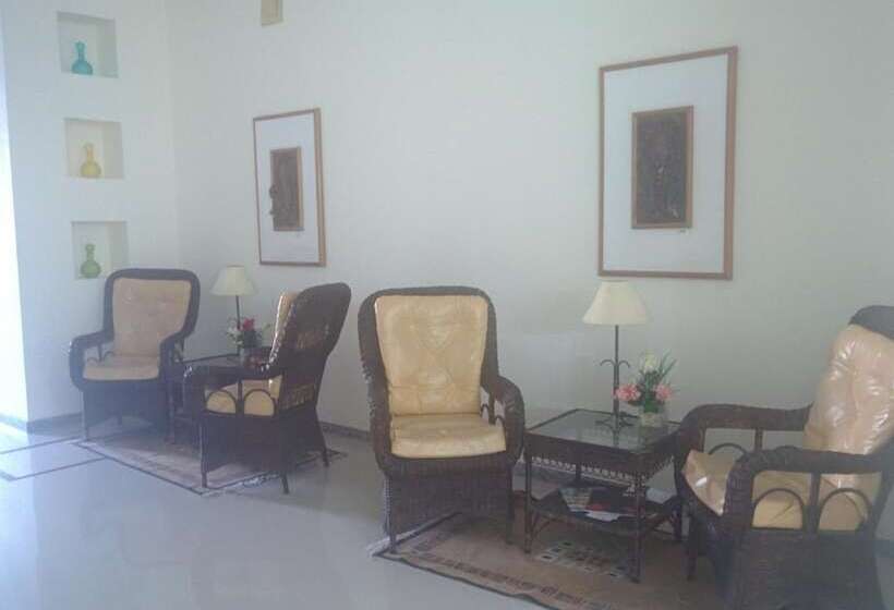 Отель Machado´s Plaza