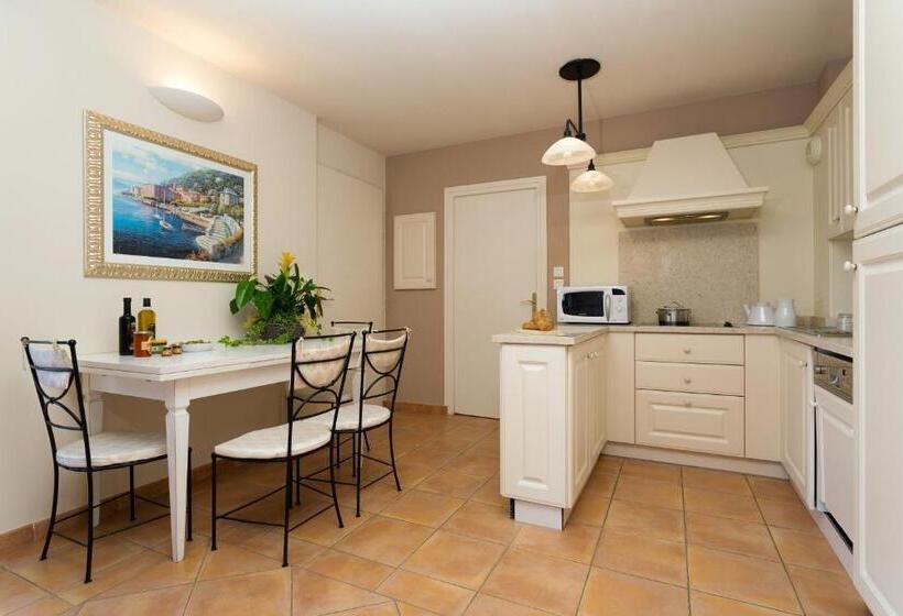 Отель Madame Vacances Domaine Du Provence Country Club Service Premium