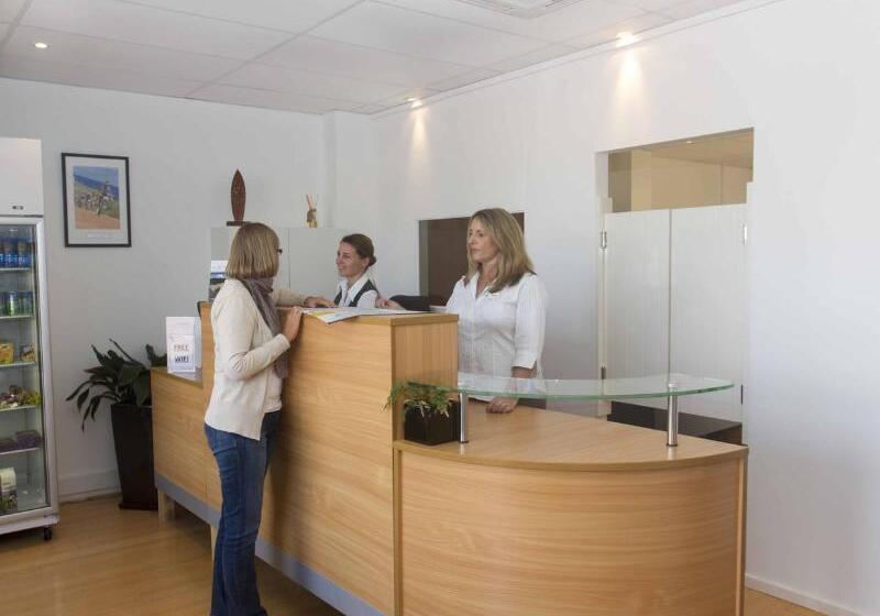 בית מלון כפרי Margarets Beach Resort