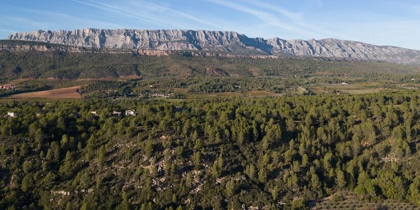 בית מלון כפרי Mount Venturi   Aix En Provence Sainte Victoire   Bar & Restaurant & Padel