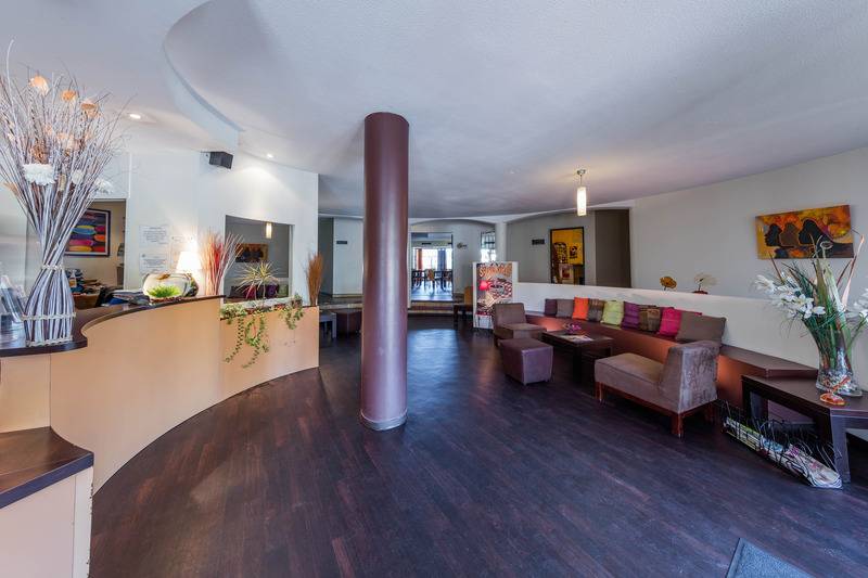 Noemys Toulon La Valette   Hotel Restaurant Avec Piscine