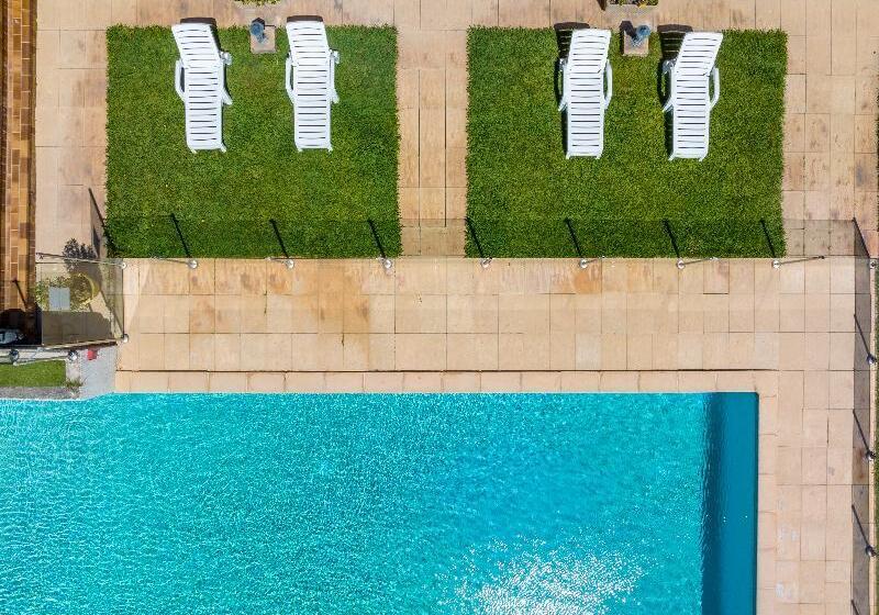 Noemys Toulon La Valette   Hotel Restaurant Avec Piscine