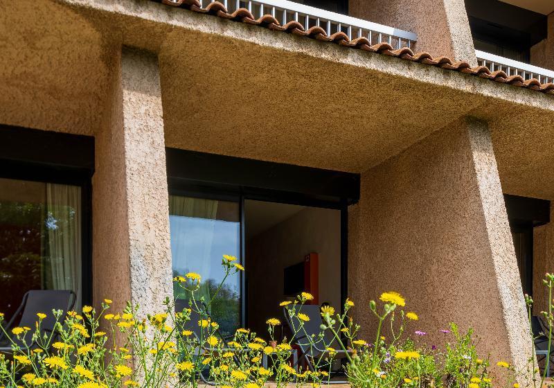 Noemys Toulon La Valette   Hotel Restaurant Avec Piscine