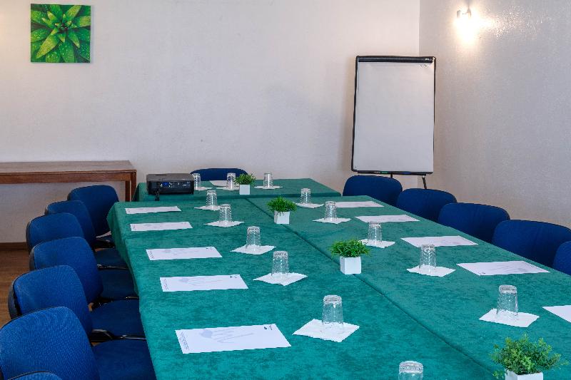 Noemys Toulon La Valette   Hotel Restaurant Avec Piscine