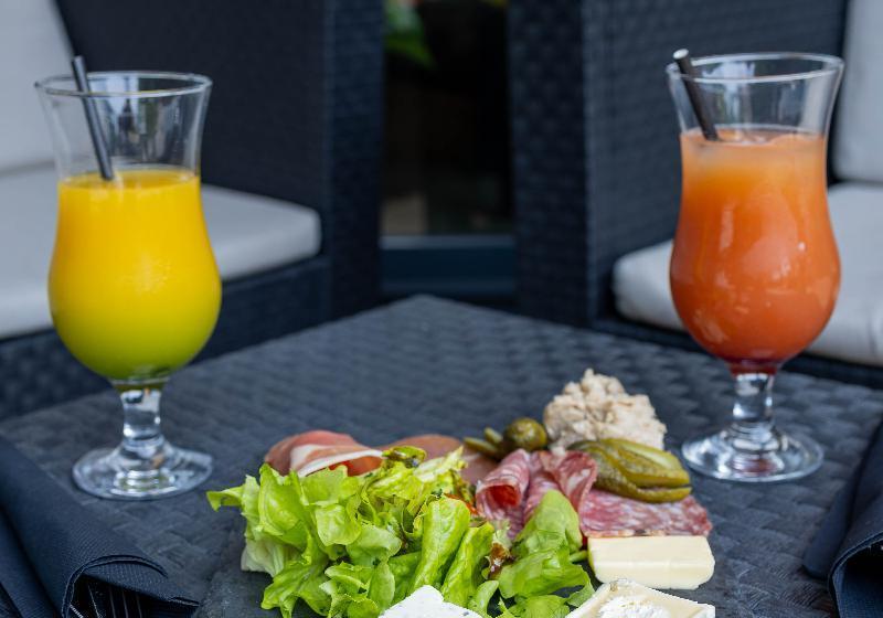 Noemys Toulon La Valette   Hotel Restaurant Avec Piscine