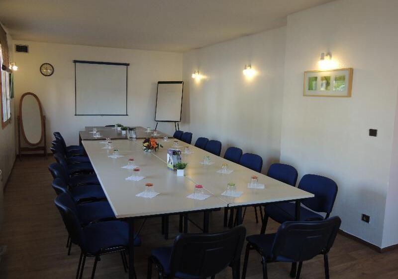 Noemys Toulon La Valette   Hotel Restaurant Avec Piscine