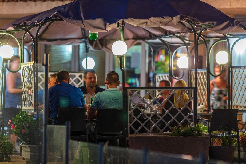 Noemys Toulon La Valette   Hotel Restaurant Avec Piscine