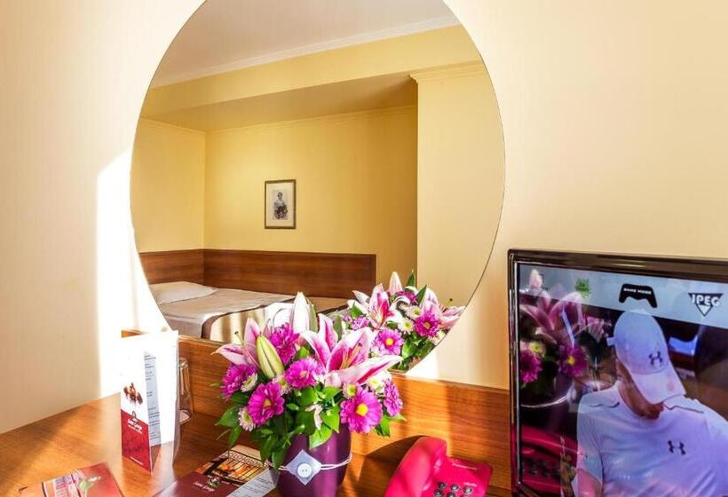 Saint George Hotel & Medical Spa