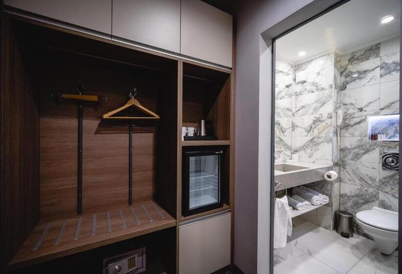 Saint George Hotel & Medical Spa