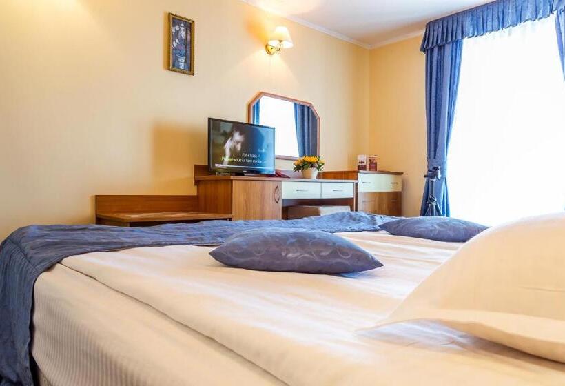 Saint George Hotel & Medical Spa