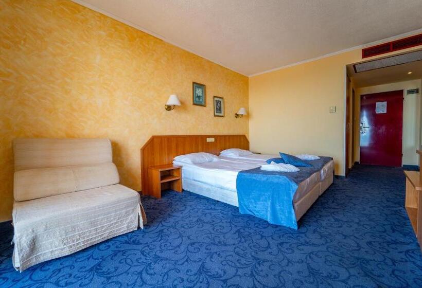 Saint George Hotel & Medical Spa