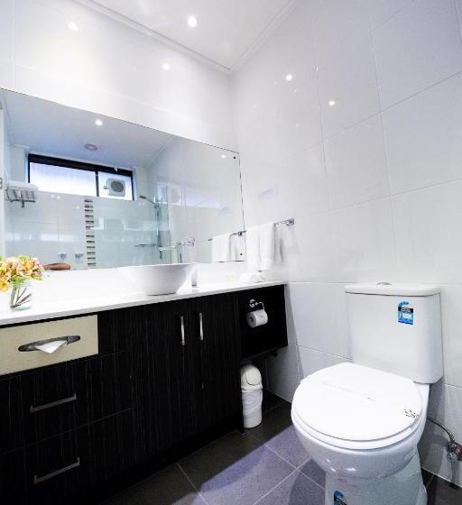 Sandown Regency Hotel & Apartments