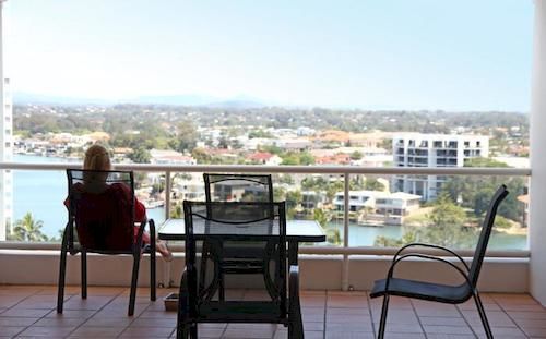 Отель Surfers Plaza Resort