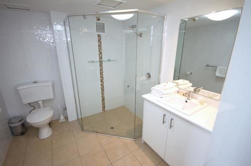 Отель Surfers Plaza Resort