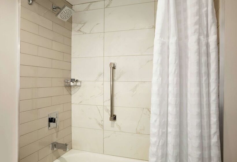 American Hotel Atlanta Downtown, Tapestry Collection Hilton