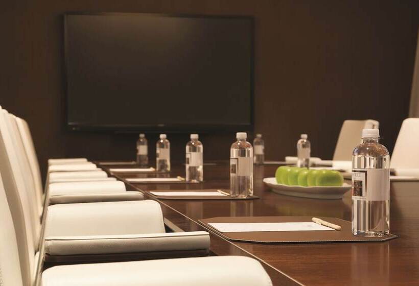 American Hotel Atlanta Downtown, Tapestry Collection Hilton