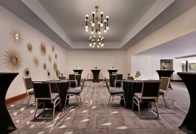 American Hotel Atlanta Downtown, Tapestry Collection Hilton