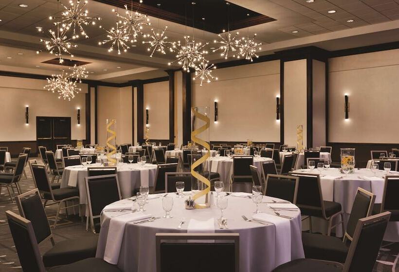 American Hotel Atlanta Downtown, Tapestry Collection Hilton