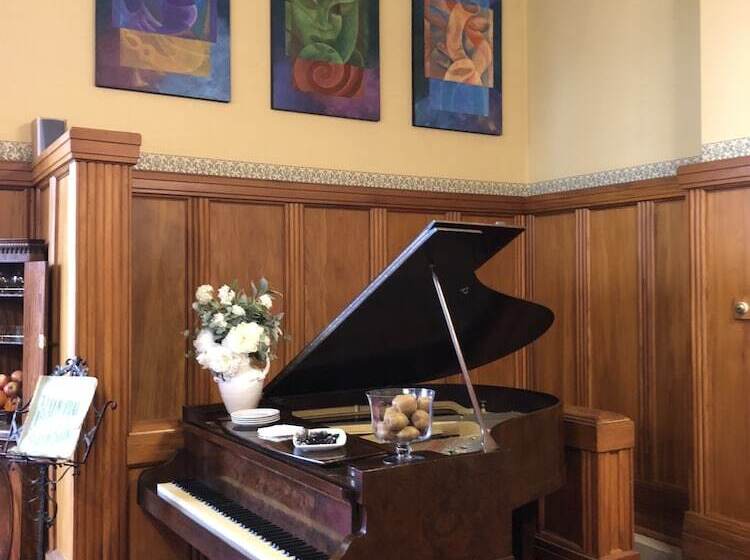 בית מלון כפרי The County