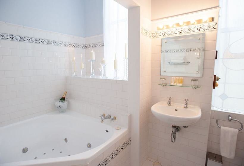 בית מלון כפרי The County