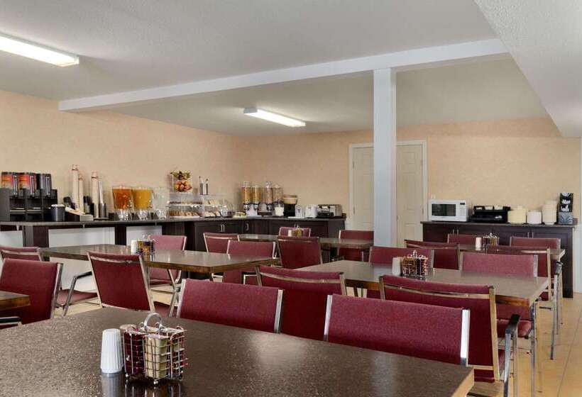 هتل Travelodge By Wyndham Kamloops Mountview