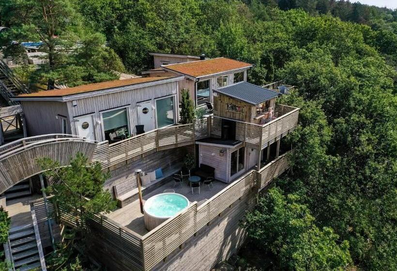 Treetop Spa Hangout & Hotel