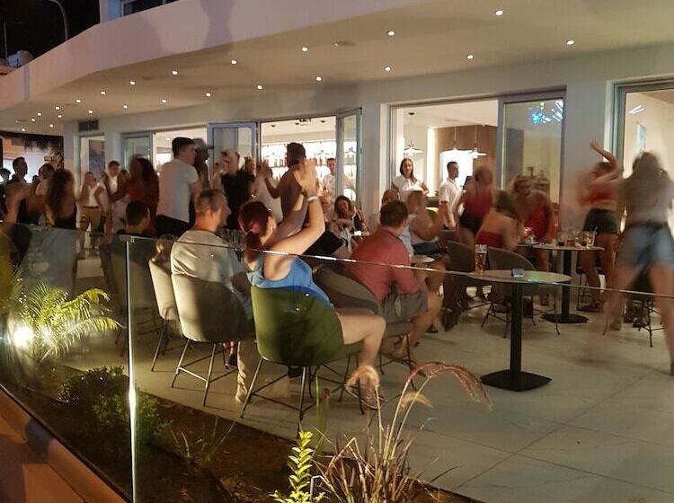 Anthea Hotel Apartments