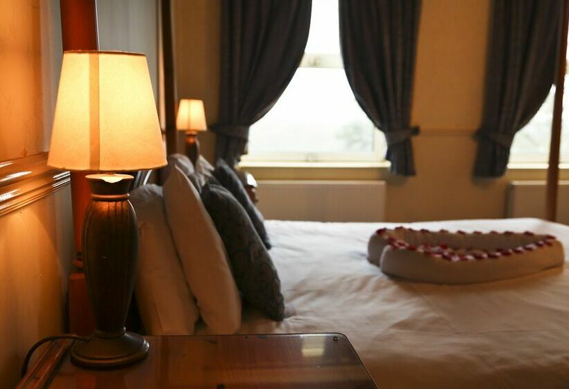 فندق Studley Castle